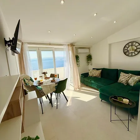 Mali Raj Apartment *