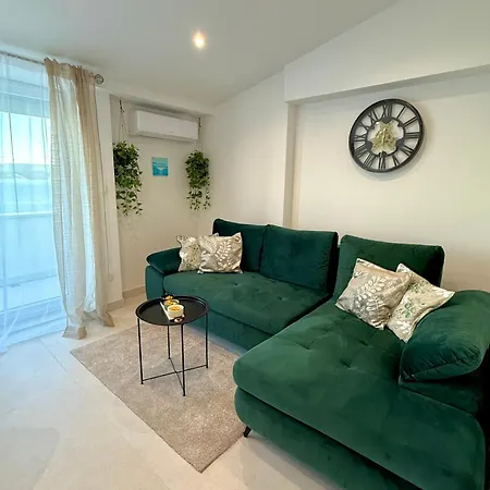 Mali Raj Apartment *